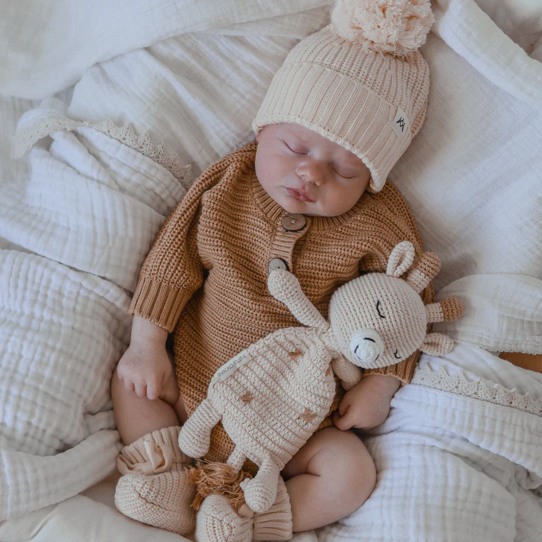 3 Little Crowns - Cuddle Me | Giraffe - Image 3