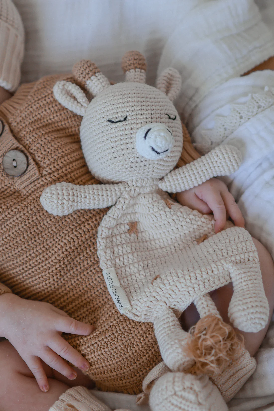 3 Little Crowns - Cuddle Me | Giraffe - Image 4