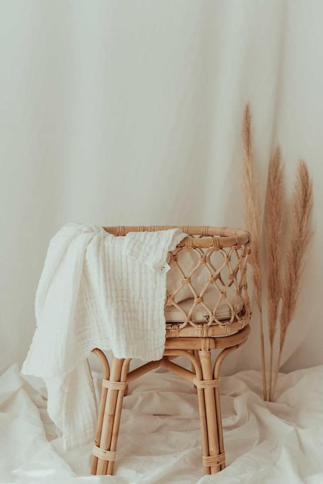 3 Little Crowns - Organic Cotton Gauze Blanket | White - Image 3
