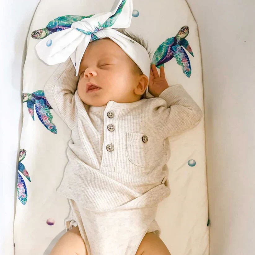 Anchor & Arrow - Bassinet sheet / Change Table Cover | Sea Turtles - Image 2